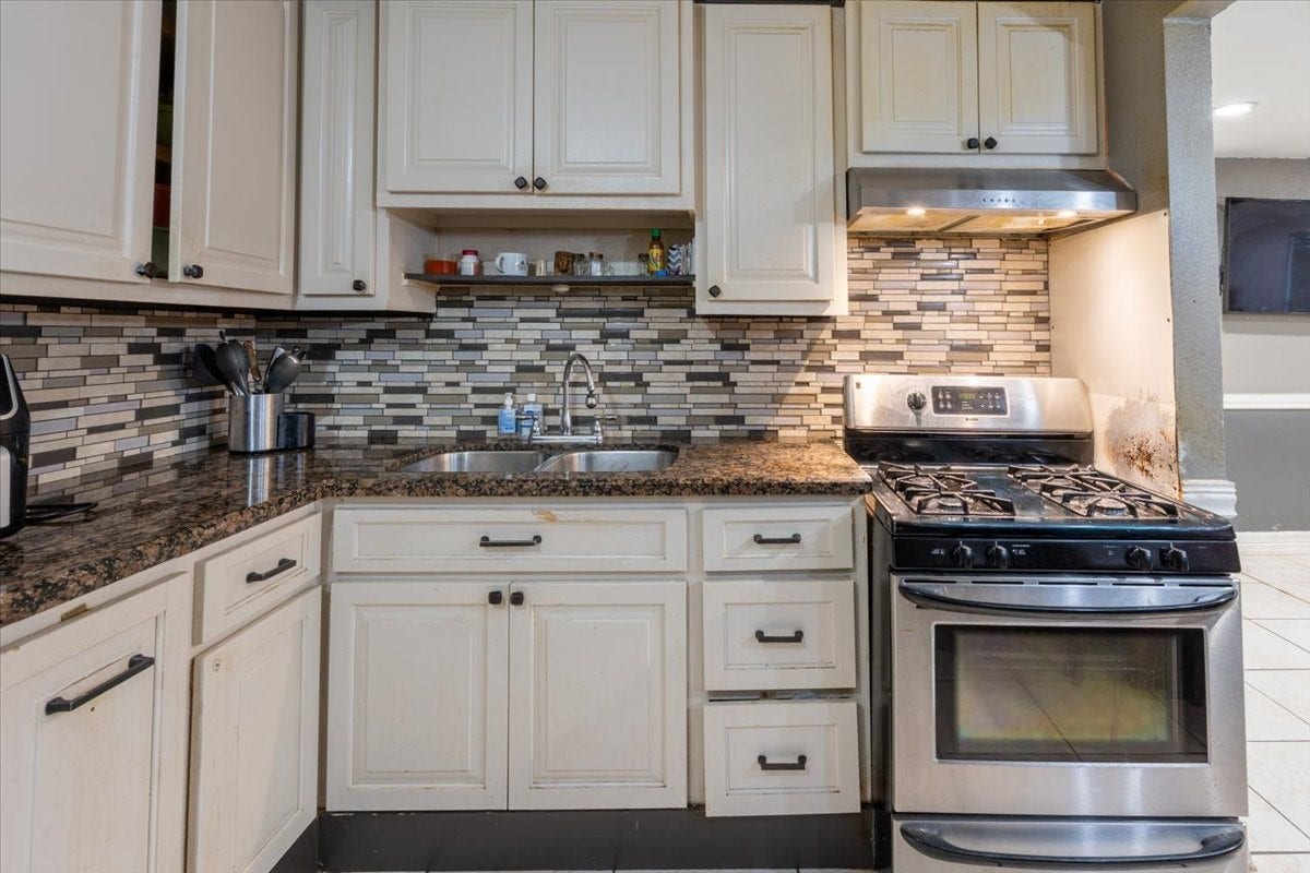 6817 Kassarine Pass, Houston, TX 77033 6817 Kassarine Pass, Houston, TX 77033