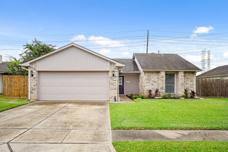 Property photo for 2911 Garden Lane, Sugar Land, TX