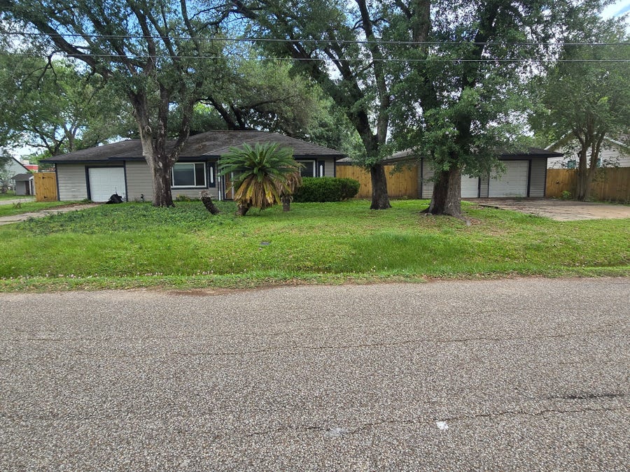 Property photo for 401 E Dumble Street, Alvin, TX