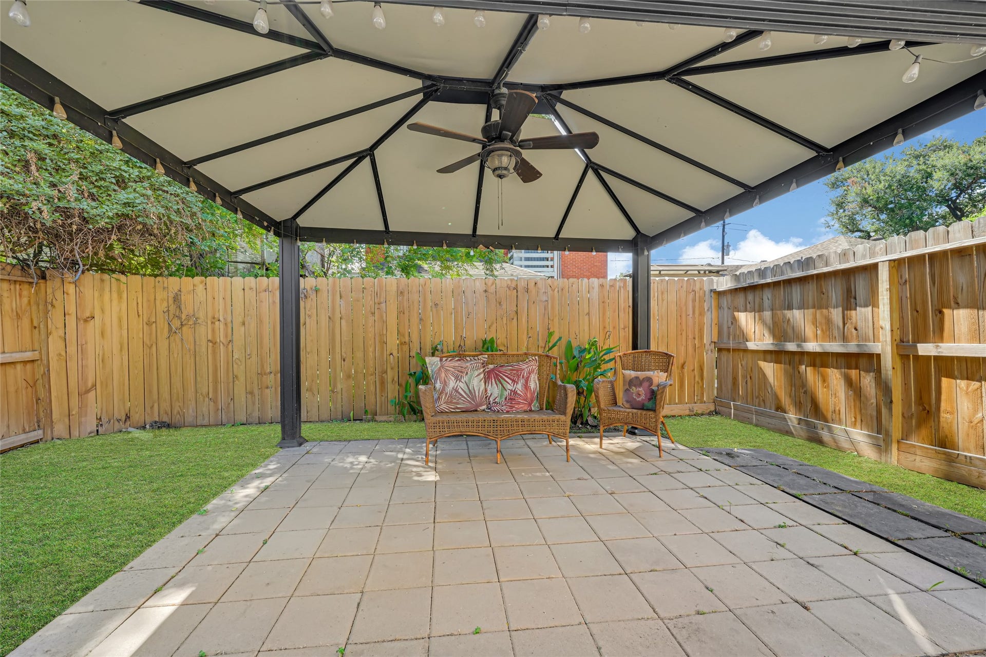 2110 Winbern Street, Houston, TX 77004 2110 Winbern Street, Houston, TX 77004
