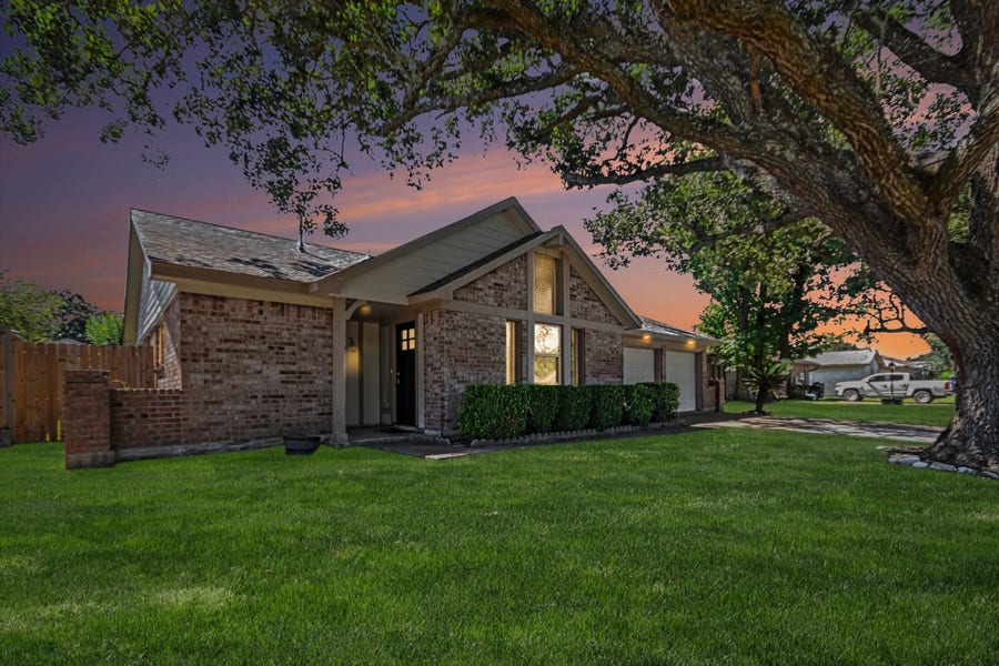 Property photo for 1705 E Baker Road, Baytown, TX