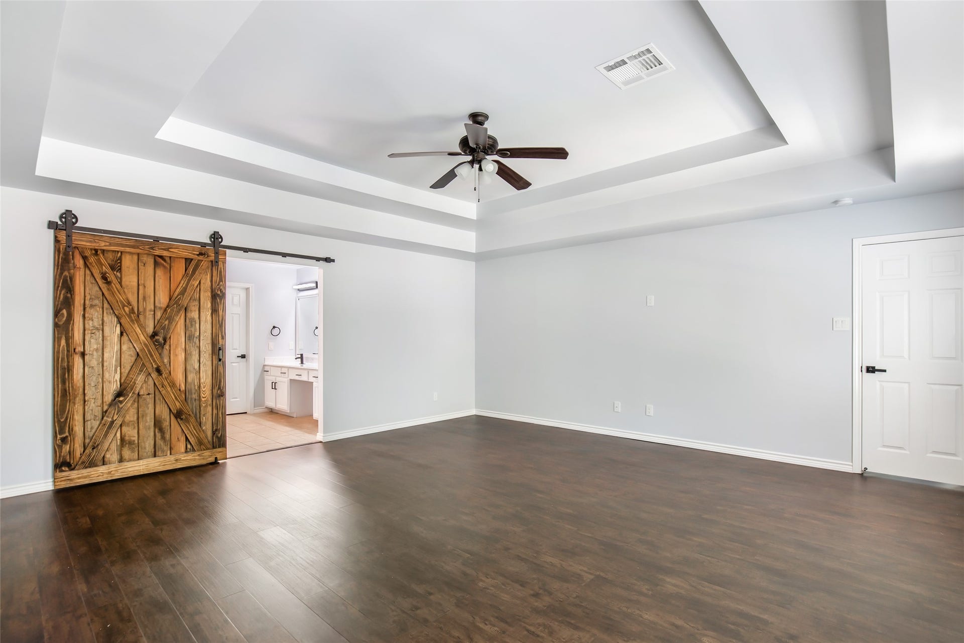 639 Trail Springs Court, Kingwood, TX 77339 Tray ceiling, no carpet & plenty of space