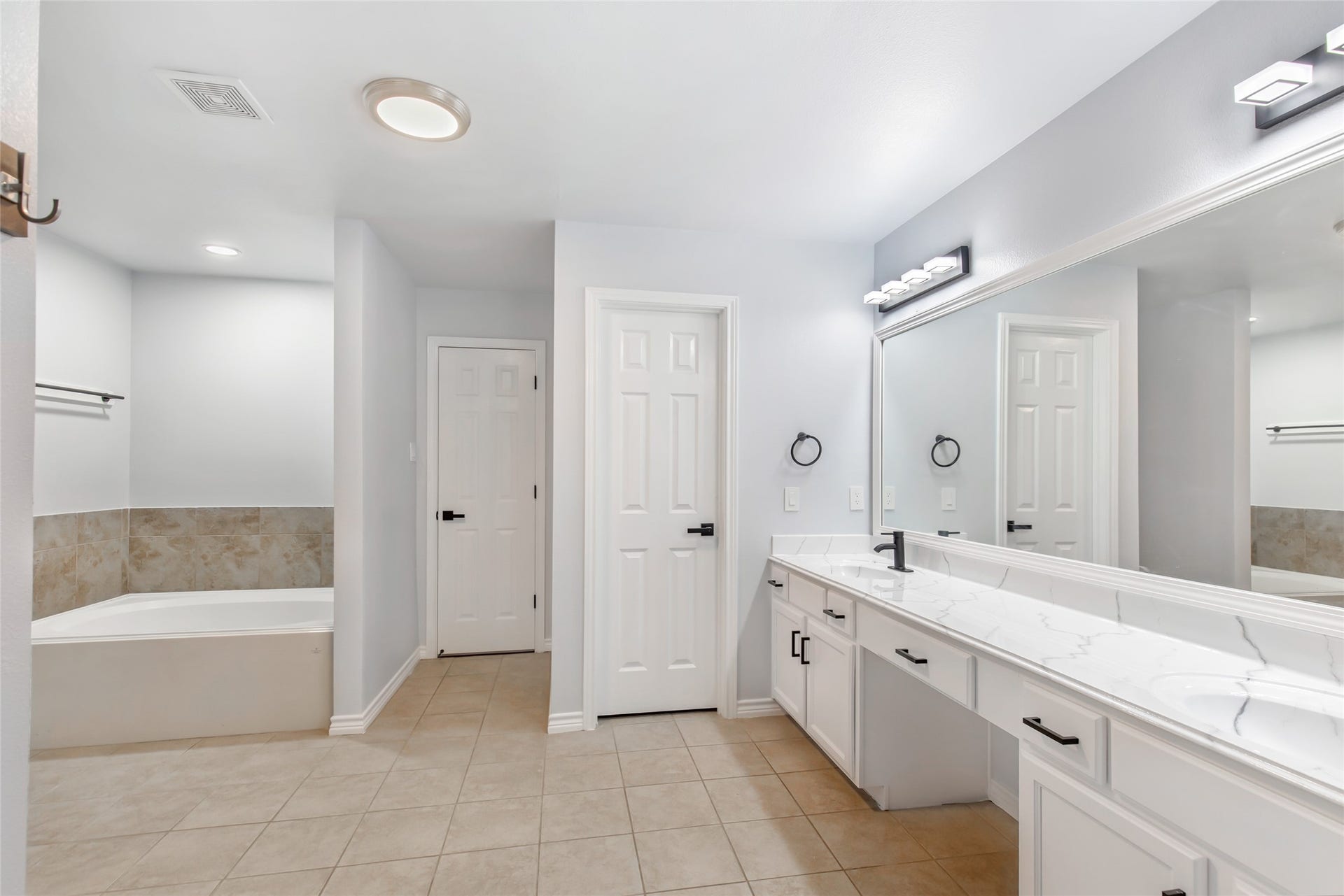 639 Trail Springs Court, Kingwood, TX 77339 Master en suite with double sinks, updated cabinetry hardware, separate bathtub and walk-in shower