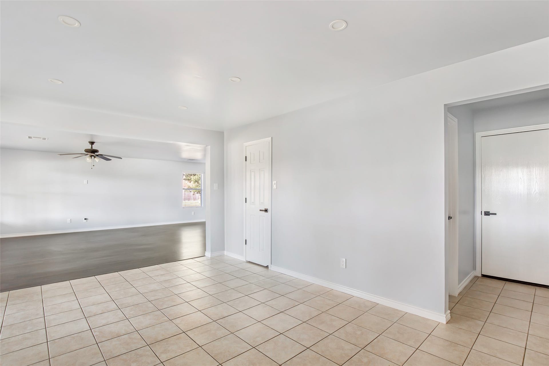 639 Trail Springs Court, Kingwood, TX 77339 Large kitchen/eat-in area (garage access and 1/2 bath pictured to right)