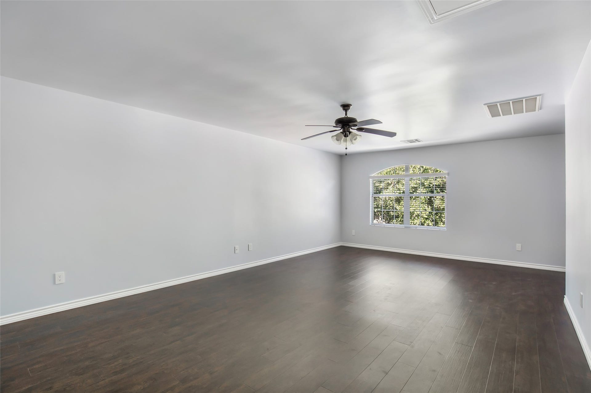 639 Trail Springs Court, Kingwood, TX 77339 Game room view from secondary bedrooms)