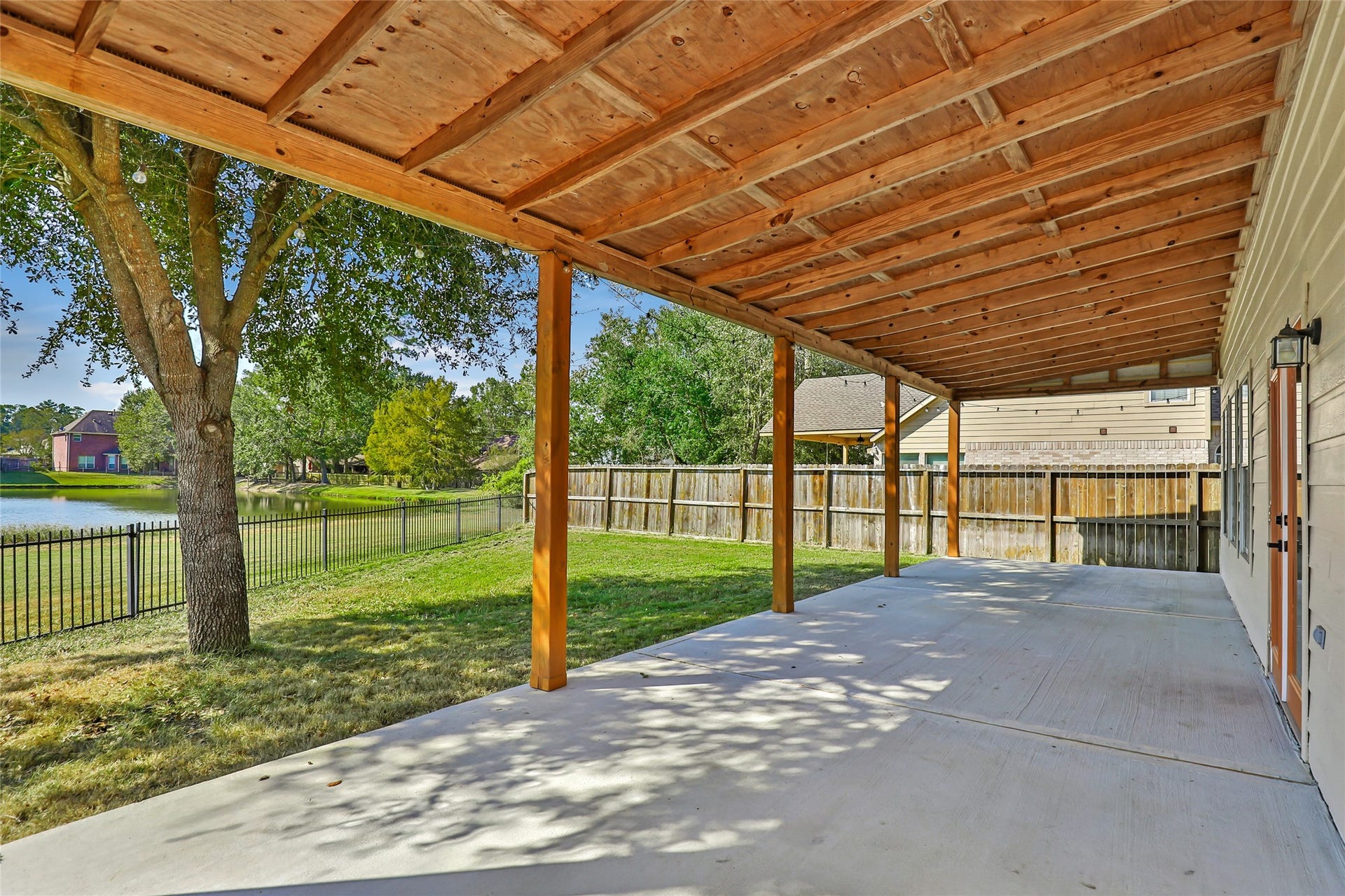 639 Trail Springs Court, Kingwood, TX 77339 Plenty of room to enjoy sunsets, good weather and guests.