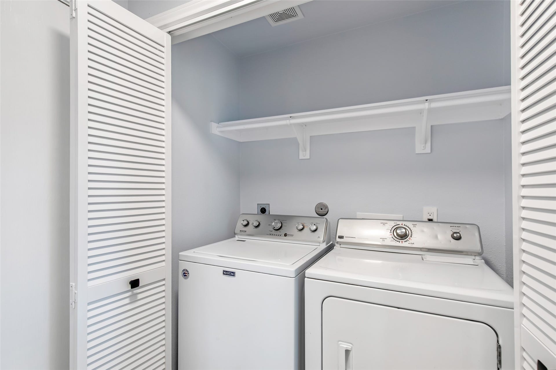 639 Trail Springs Court, Kingwood, TX 77339 Laundry area