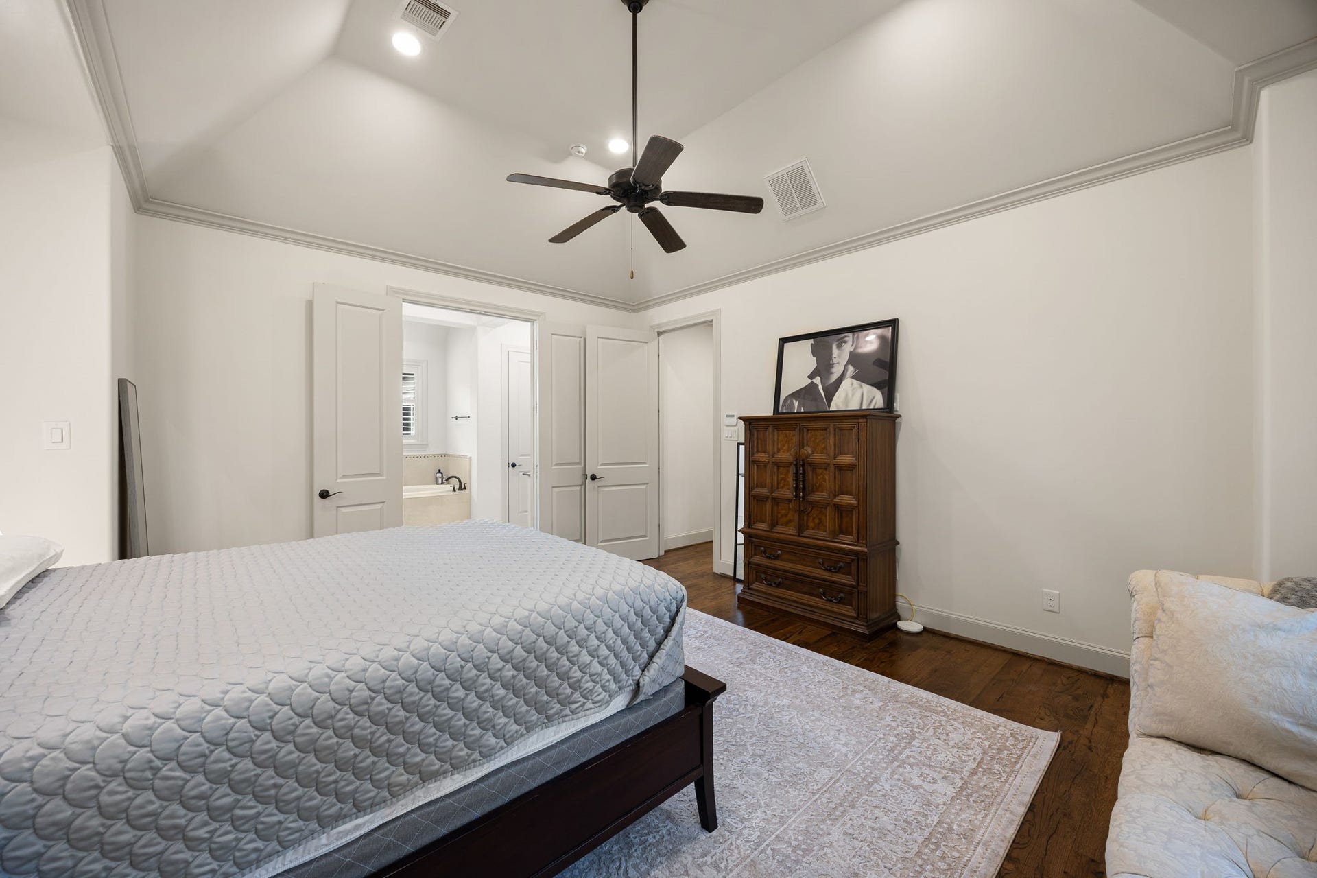 310 W Bell Street, Houston, TX 77019 310 W Bell Street, Houston, TX 77019