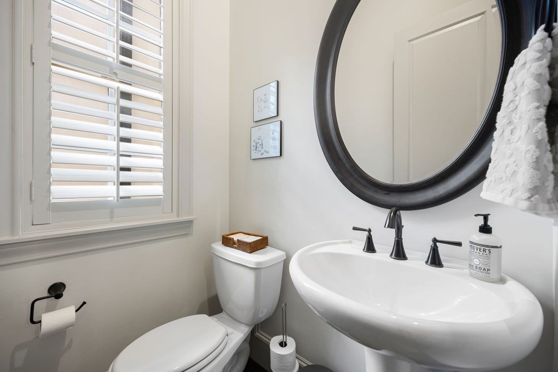 310 W Bell Street, Houston, TX 77019 Half bathroom on the 2nd floor.