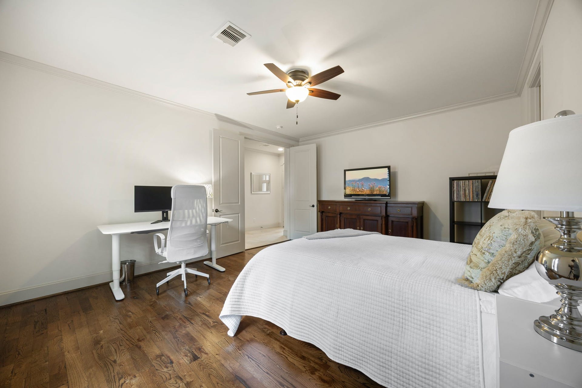 310 W Bell Street, Houston, TX 77019 310 W Bell Street, Houston, TX 77019