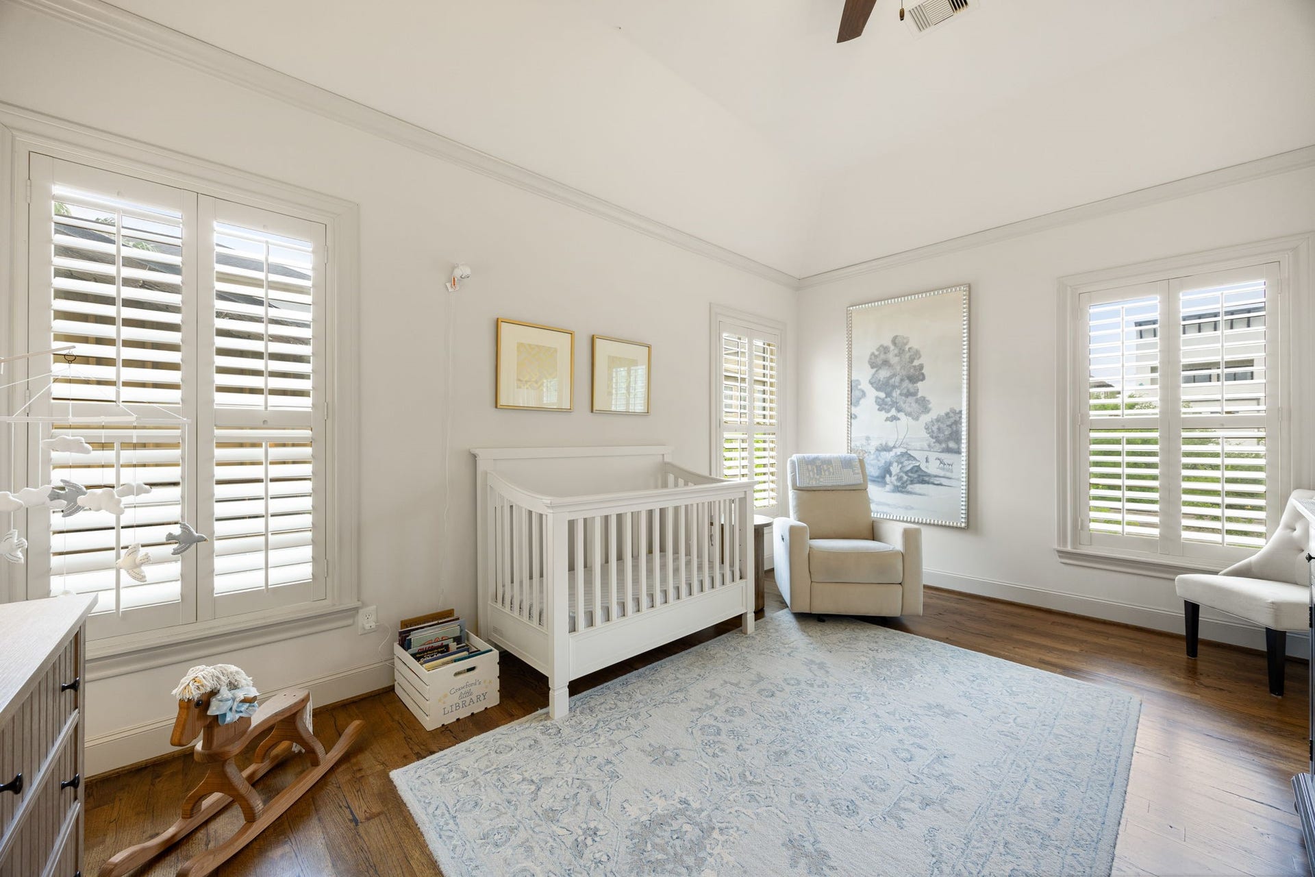 310 W Bell Street, Houston, TX 77019 This secondary bedroom is being used as a nursery. The hardwood floors and large windows make it a beautiful space for a bedroom, office or flex room. It has it's own private full bathroom as well.