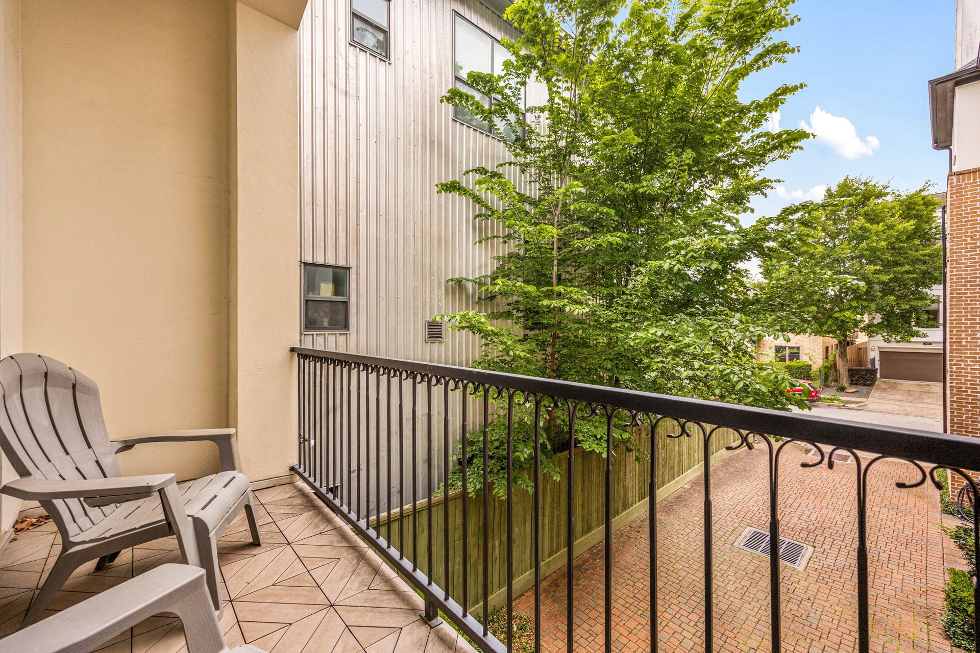 310 W Bell Street, Houston, TX 77019 The charming balcony provides a peaceful spot to relax outdoors.