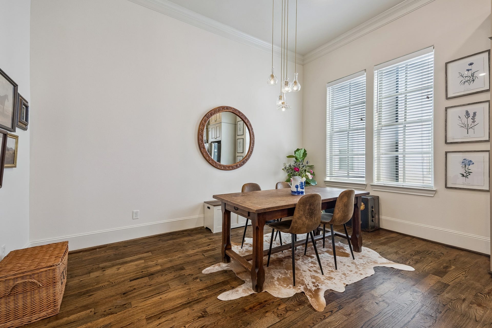 2721 Cohn Street, Houston, TX 77007 Bright dining area features large windows bringing in natural light, such a great area for everyday meals or entertaining.