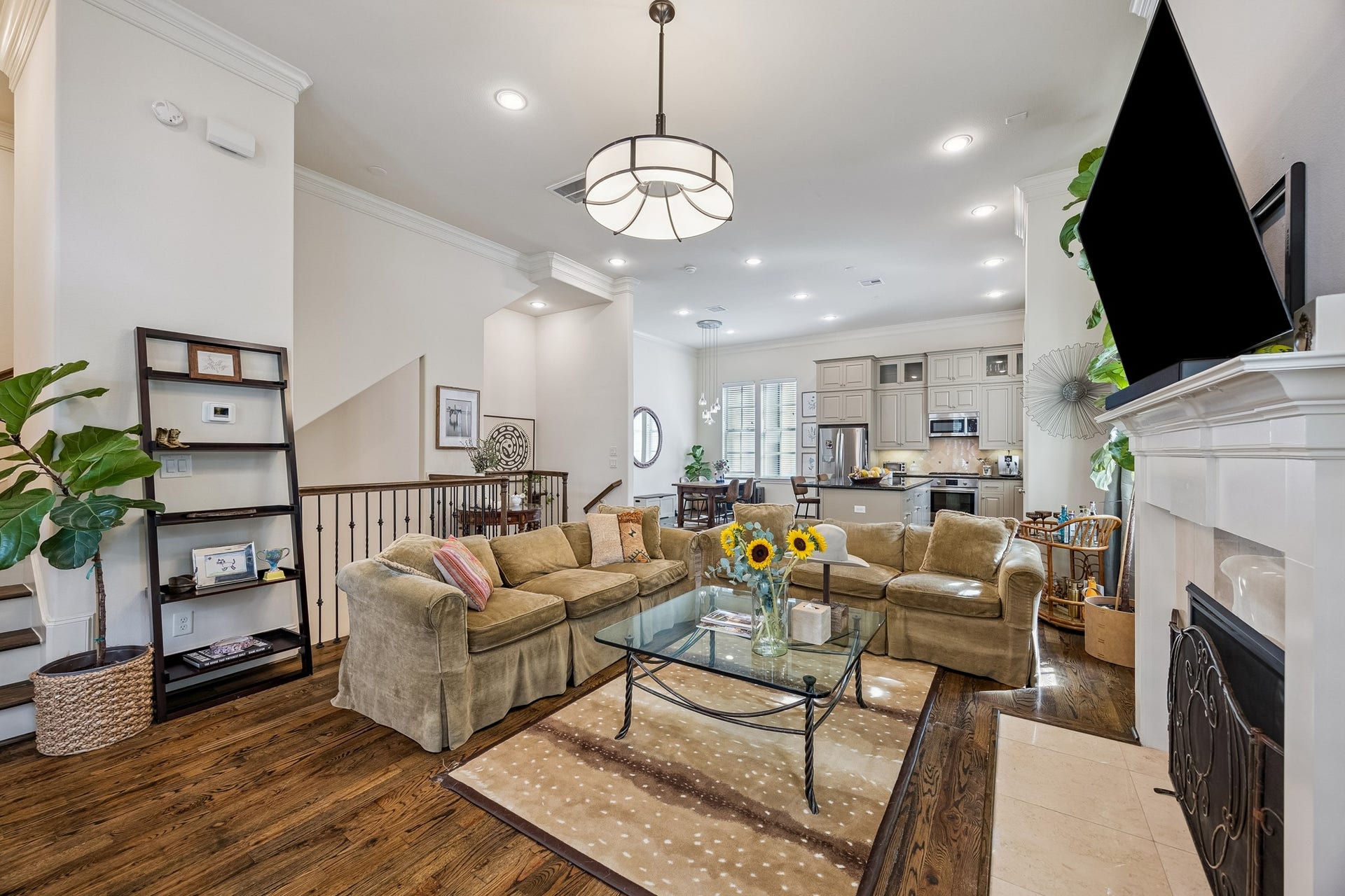 2721 Cohn Street, Houston, TX 77007 Spacious second-floor living area features rich wood floors, crown molding & a fireplace, opening seamlessly to the kitchen & dining area for easy everyday living & entertaining.