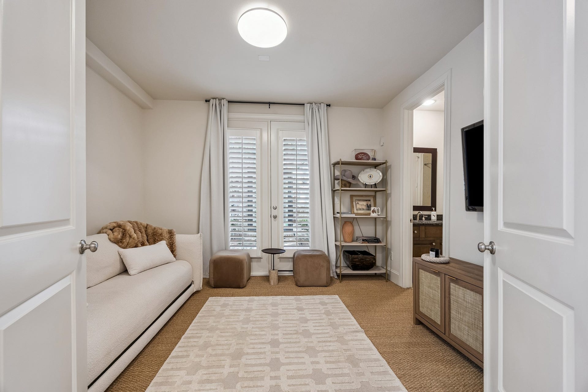 2721 Cohn Street, Houston, TX 77007 Versatile first-floor bedroom w/double-door entry, en-suite bath & doors leading outsidealso ideal as a home office, den or additional living space.