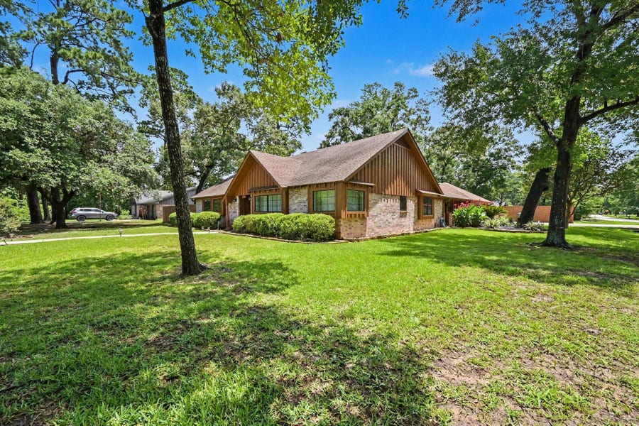 Property photo for 26222 Oakhurst Drive, Spring, TX