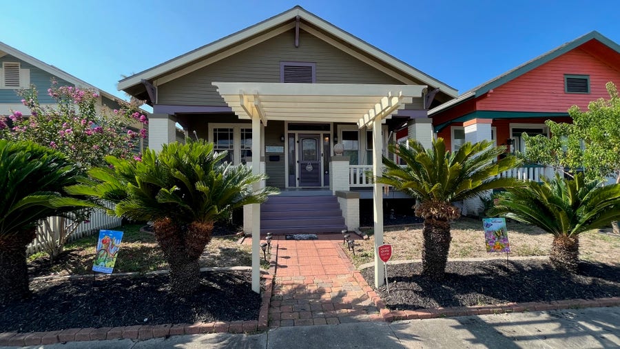 Property photo for 1609 Avenue O, Galveston, TX
