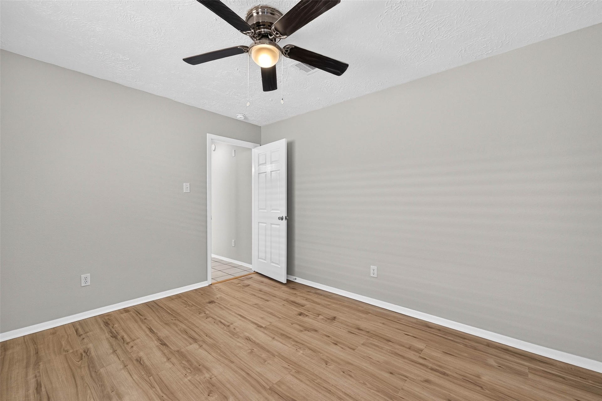 9809 Hummingbird Street, La Porte, TX 77571 9809 Hummingbird Street, La Porte, TX 77571