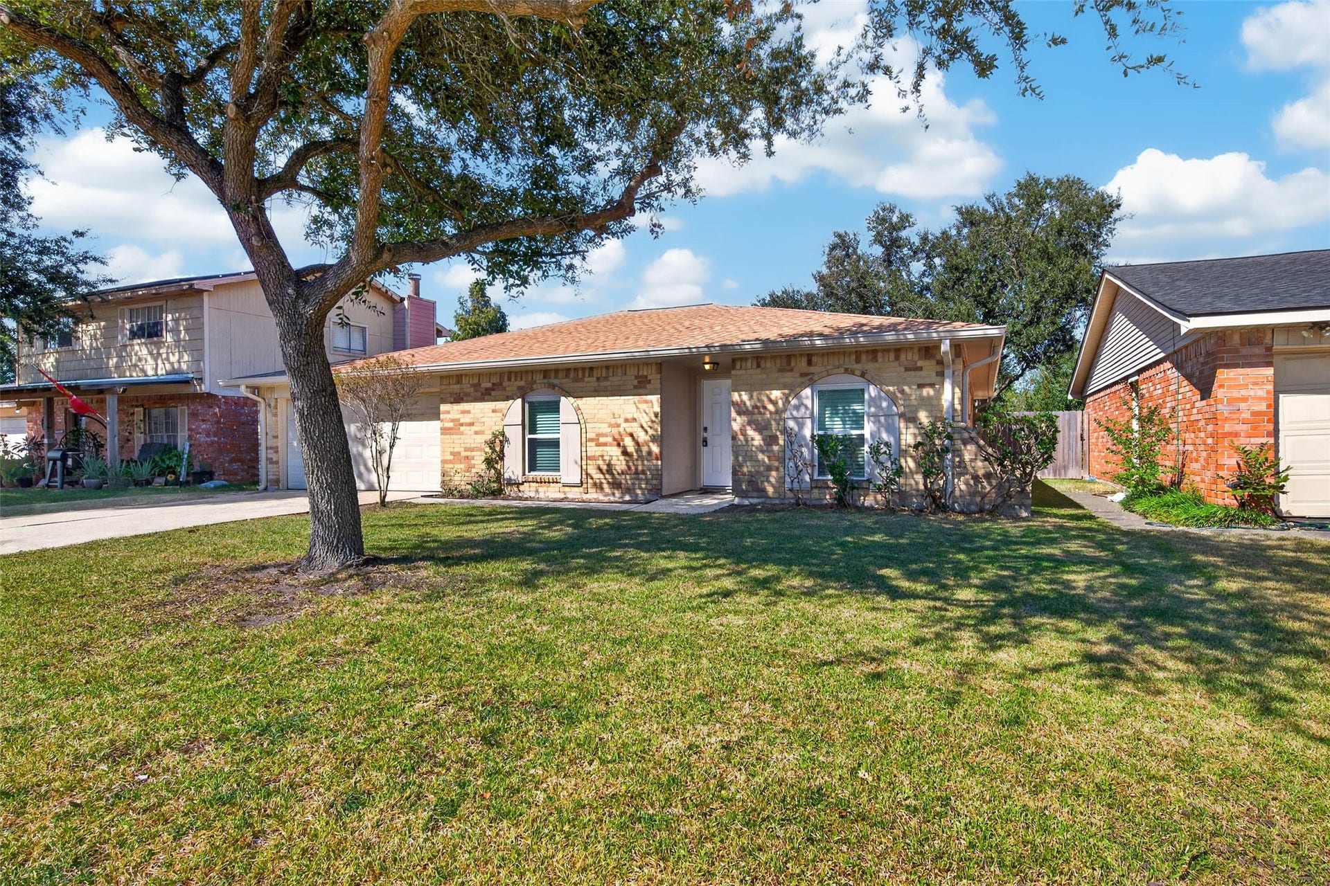9809 Hummingbird Street, La Porte, TX 77571 9809 Hummingbird Street, La Porte, TX 77571