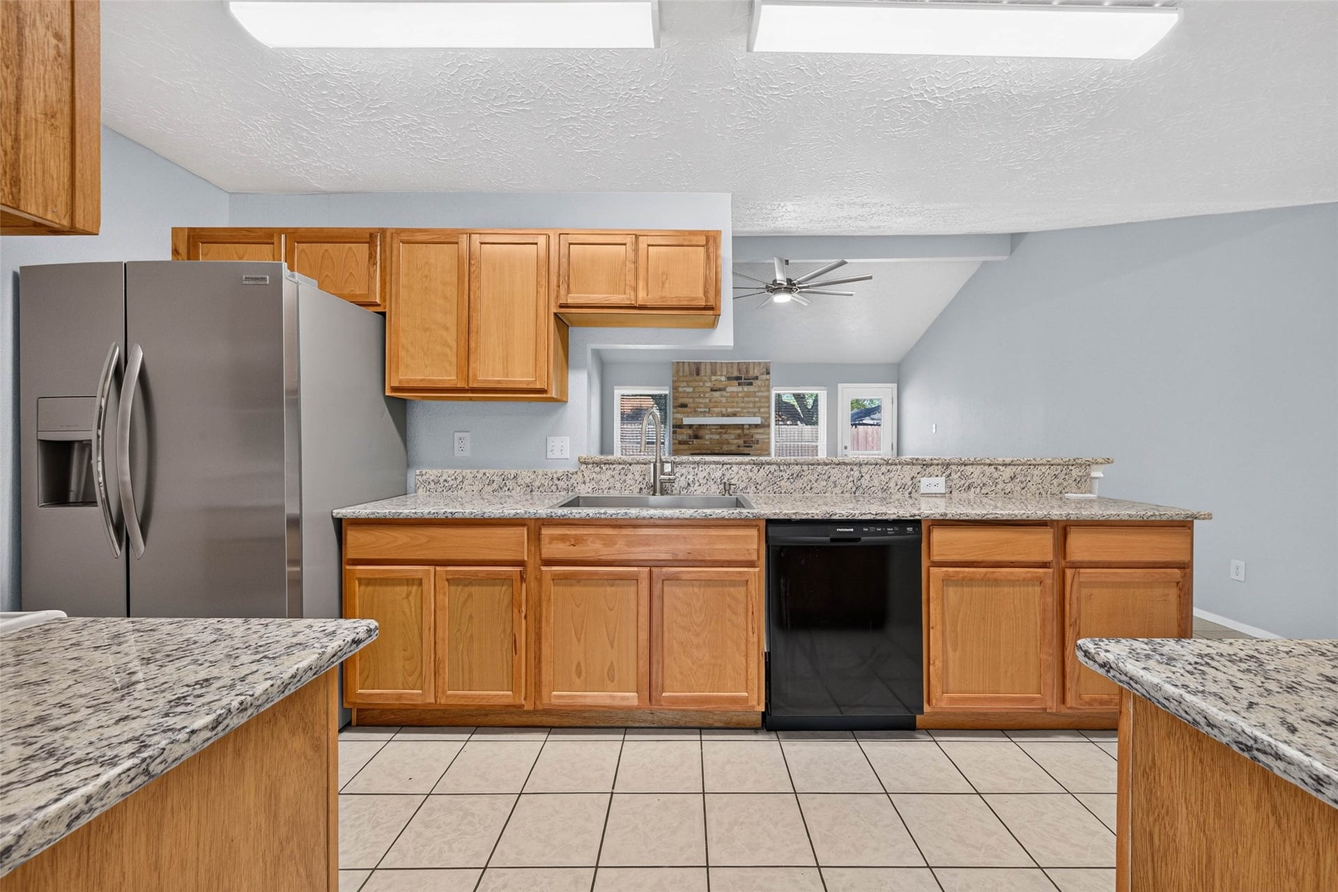9809 Hummingbird Street, La Porte, TX 77571 9809 Hummingbird Street, La Porte, TX 77571