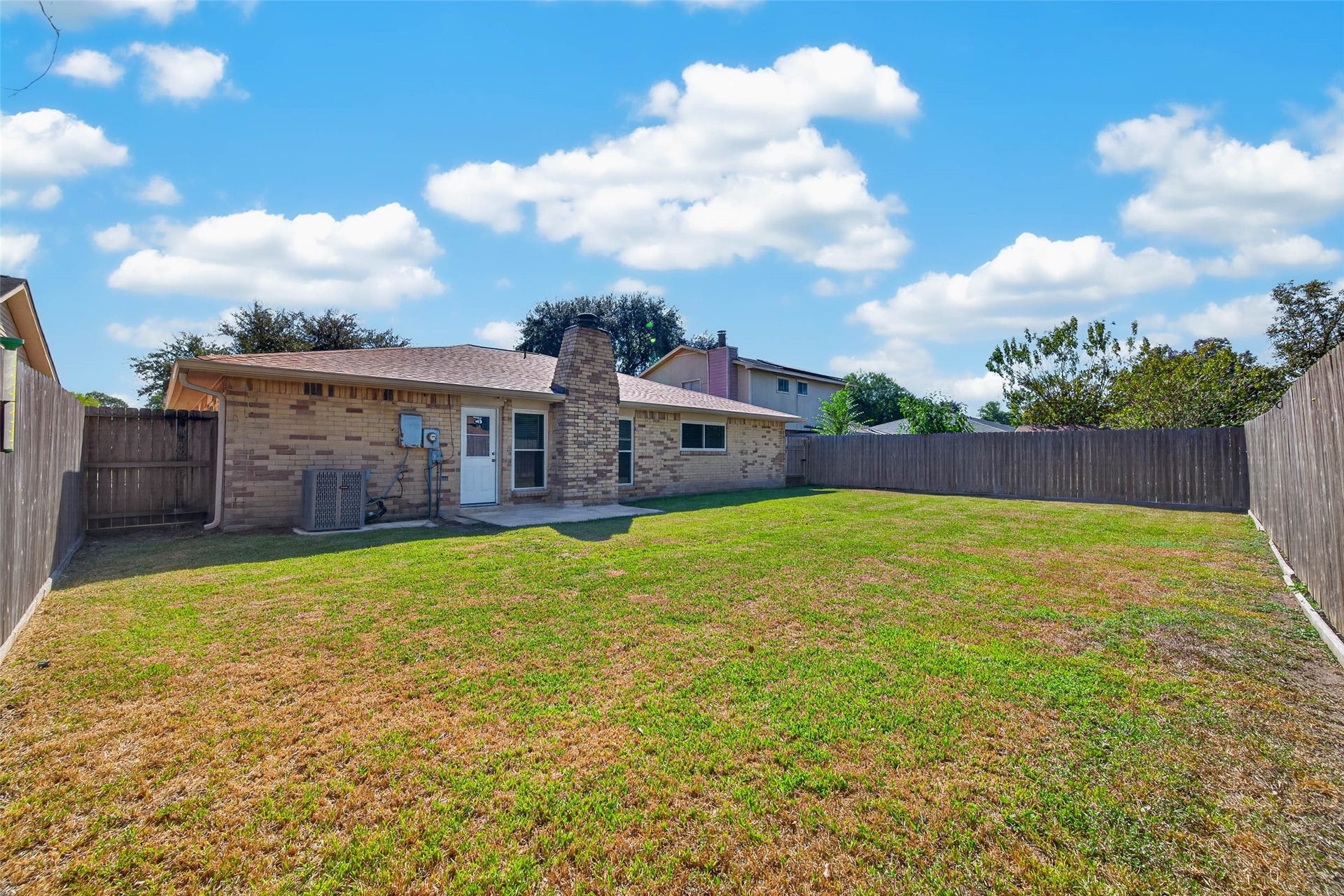 9809 Hummingbird Street, La Porte, TX 77571 9809 Hummingbird Street, La Porte, TX 77571