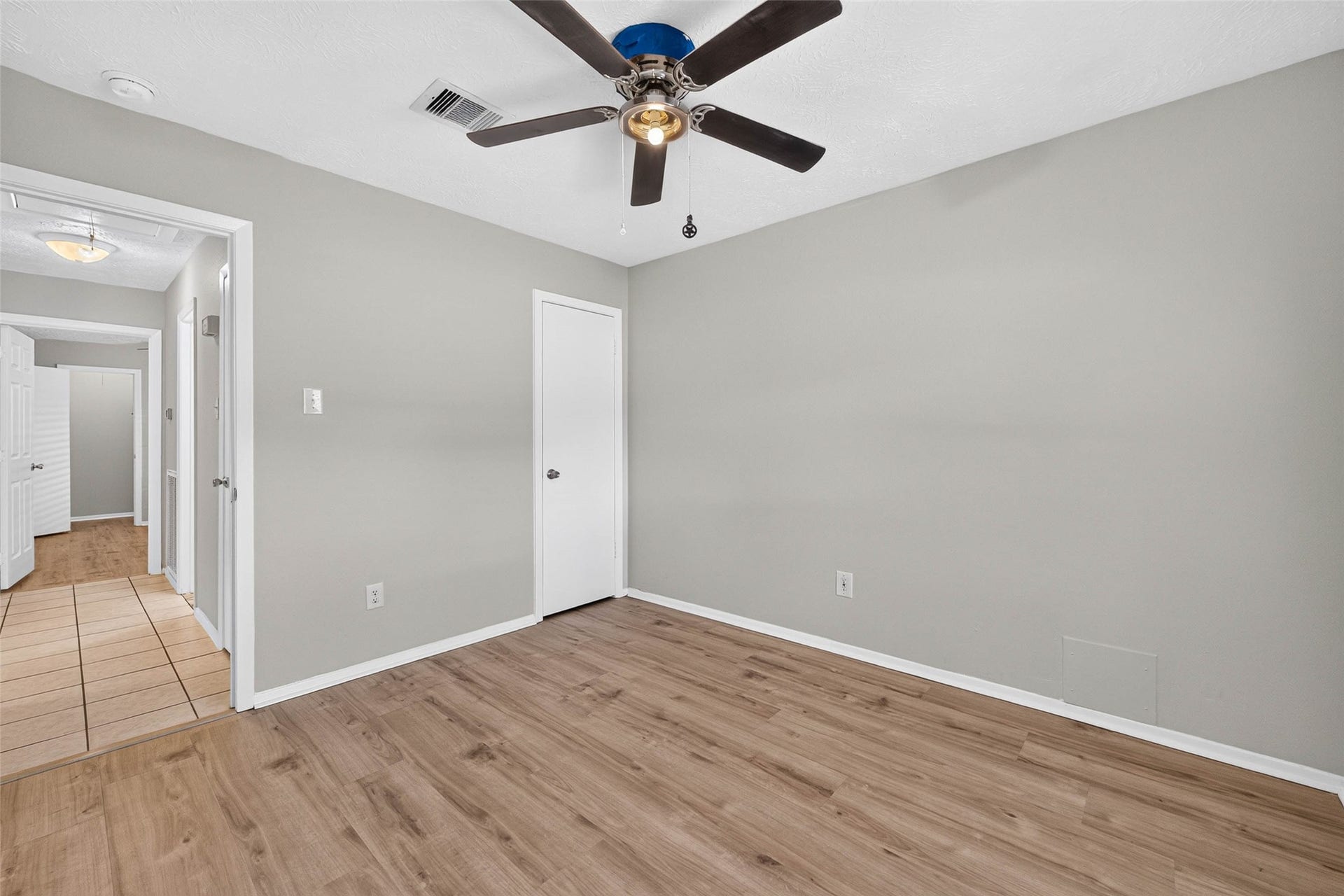 9809 Hummingbird Street, La Porte, TX 77571 9809 Hummingbird Street, La Porte, TX 77571