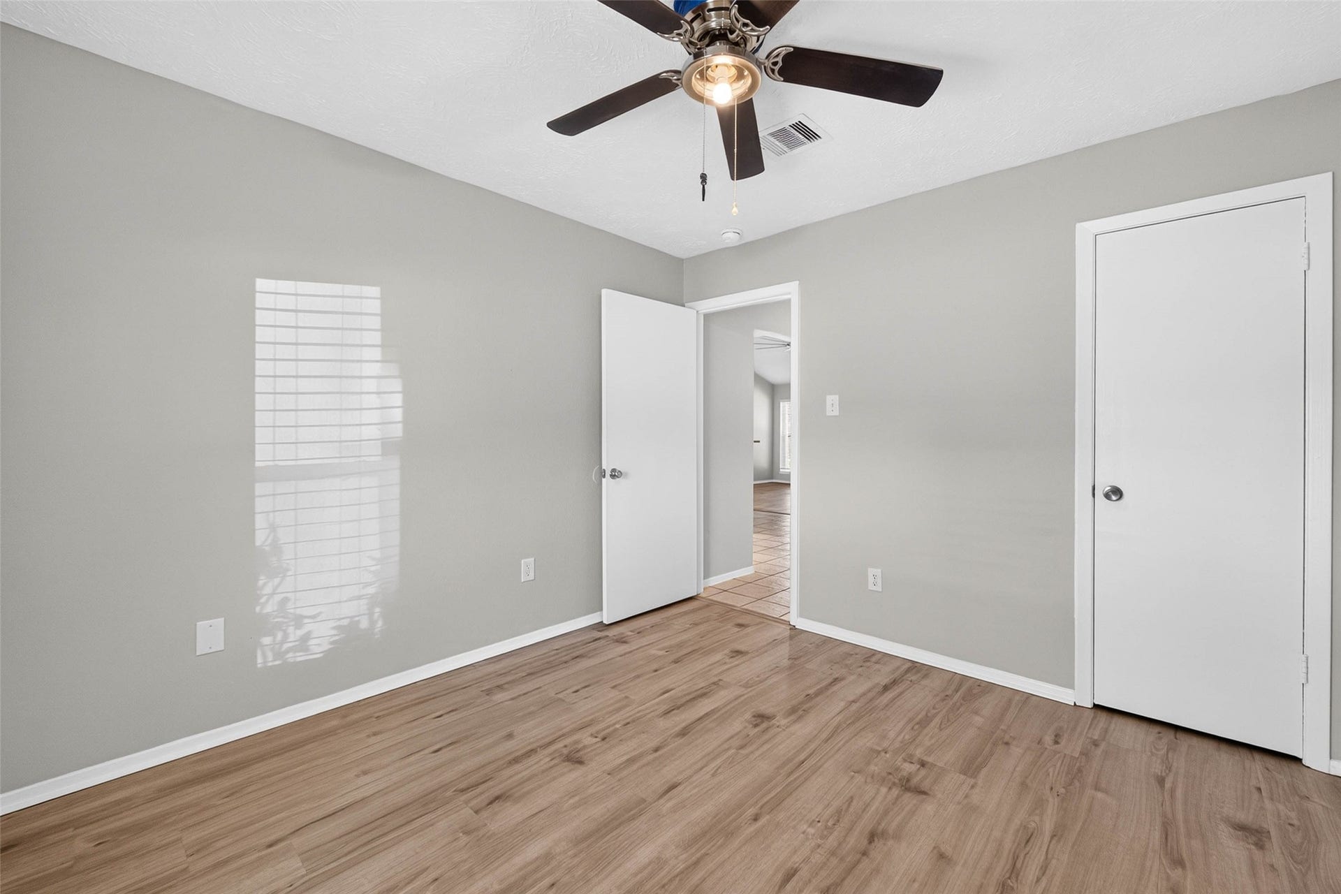 9809 Hummingbird Street, La Porte, TX 77571 9809 Hummingbird Street, La Porte, TX 77571