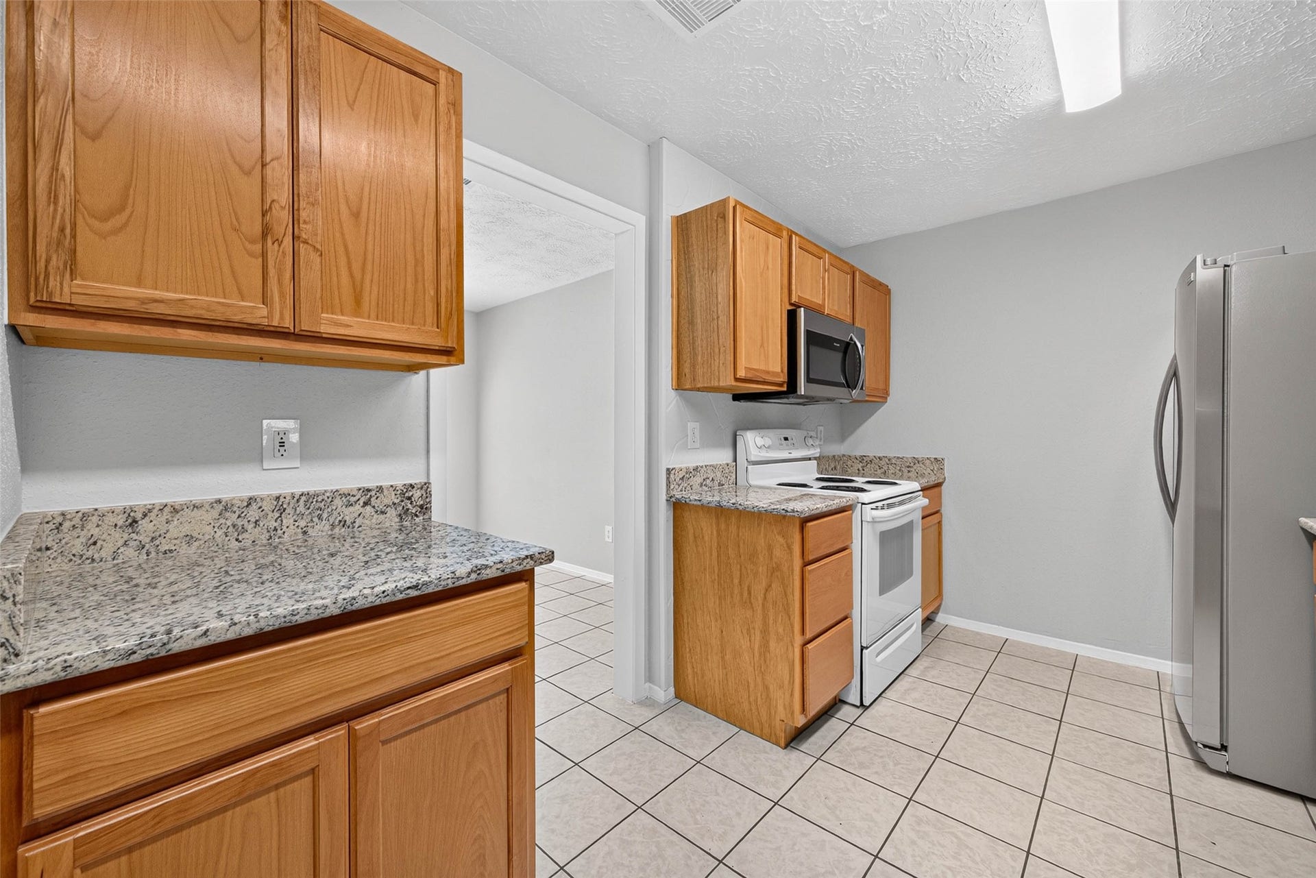 9809 Hummingbird Street, La Porte, TX 77571 9809 Hummingbird Street, La Porte, TX 77571