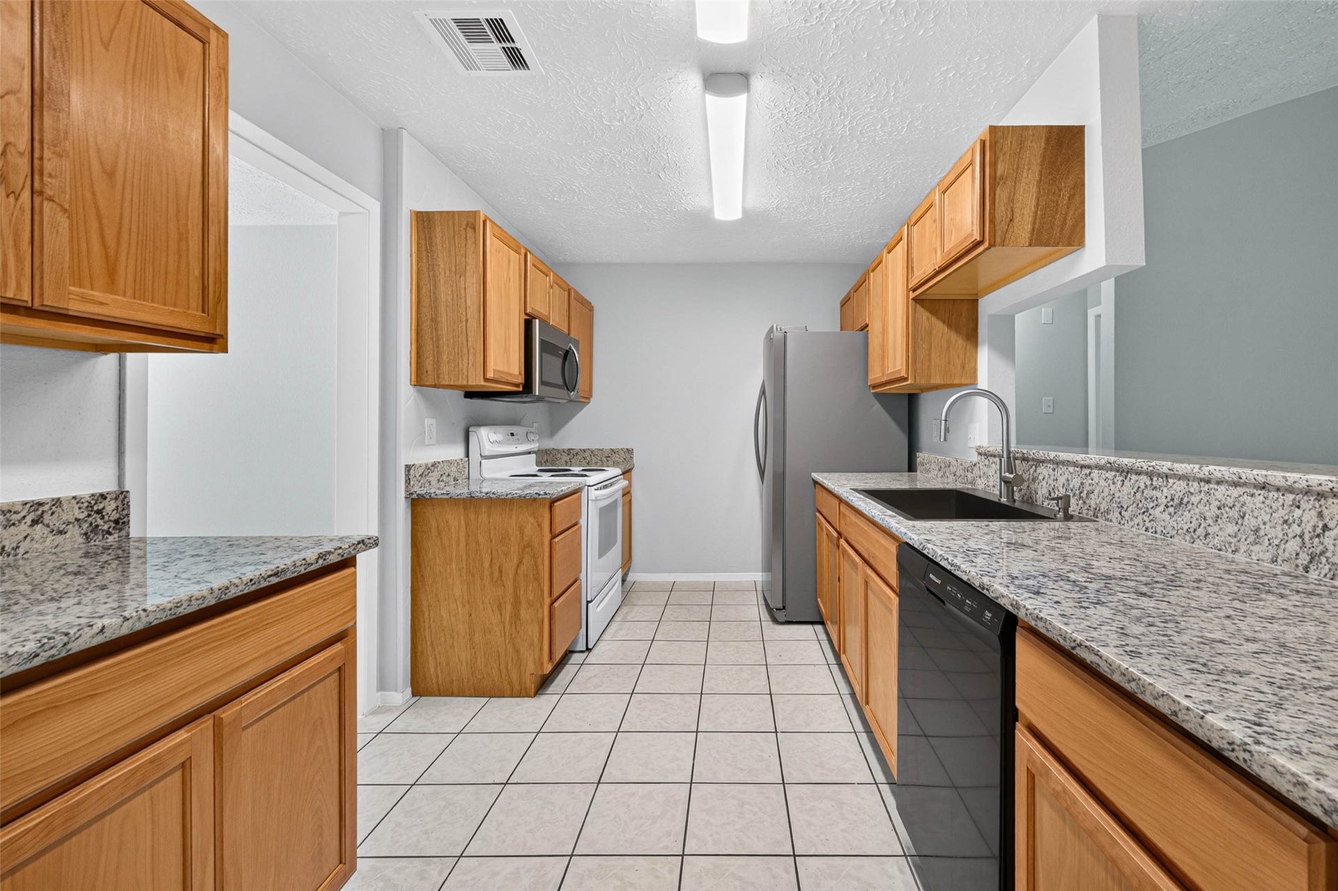 9809 Hummingbird Street, La Porte, TX 77571 9809 Hummingbird Street, La Porte, TX 77571