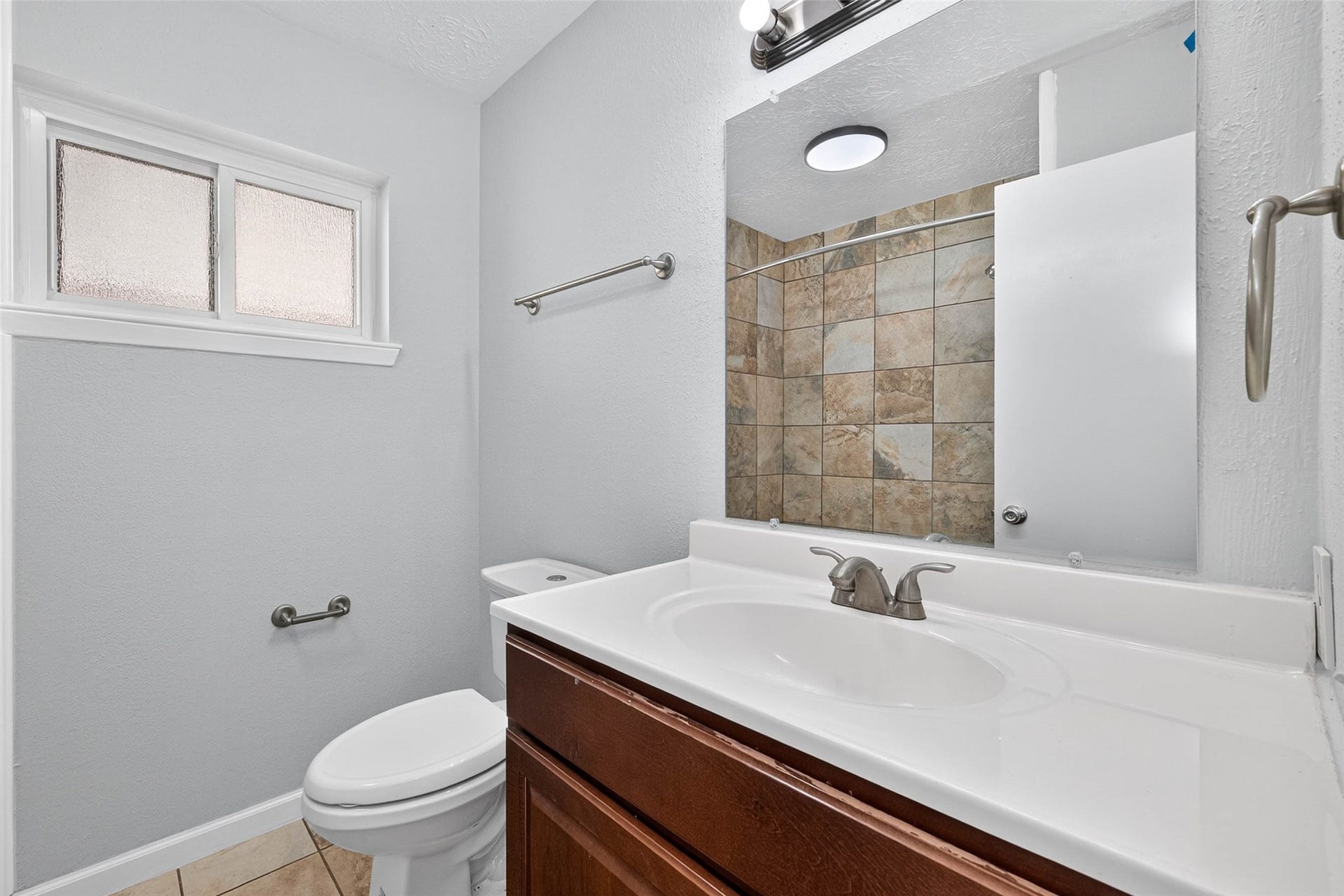 9809 Hummingbird Street, La Porte, TX 77571 9809 Hummingbird Street, La Porte, TX 77571