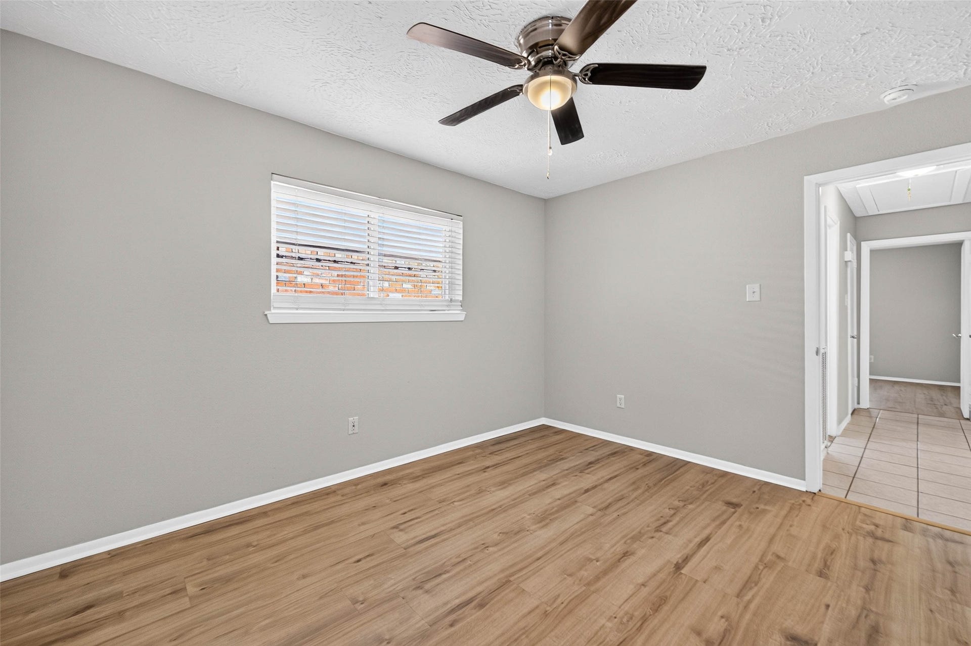 9809 Hummingbird Street, La Porte, TX 77571 9809 Hummingbird Street, La Porte, TX 77571