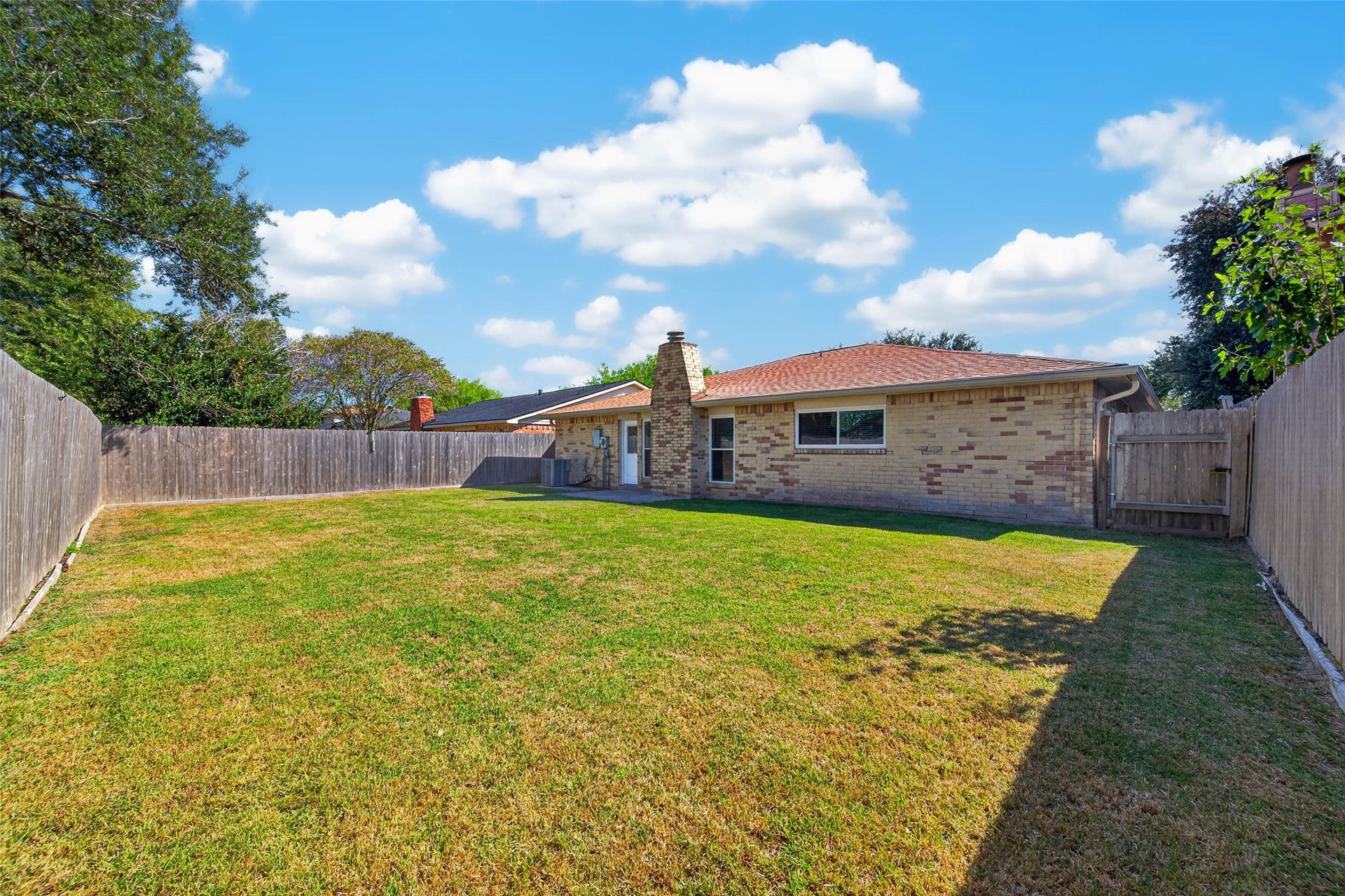 9809 Hummingbird Street, La Porte, TX 77571 9809 Hummingbird Street, La Porte, TX 77571