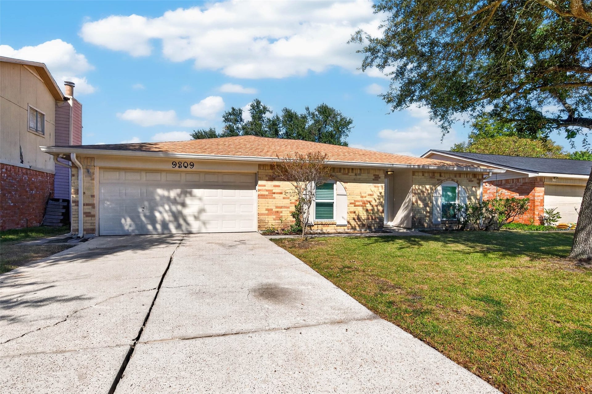 9809 Hummingbird Street, La Porte, TX 77571 9809 Hummingbird Street, La Porte, TX 77571