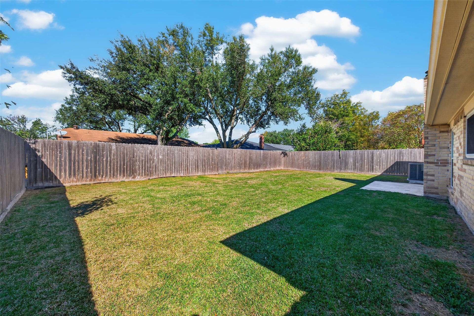9809 Hummingbird Street, La Porte, TX 77571 9809 Hummingbird Street, La Porte, TX 77571