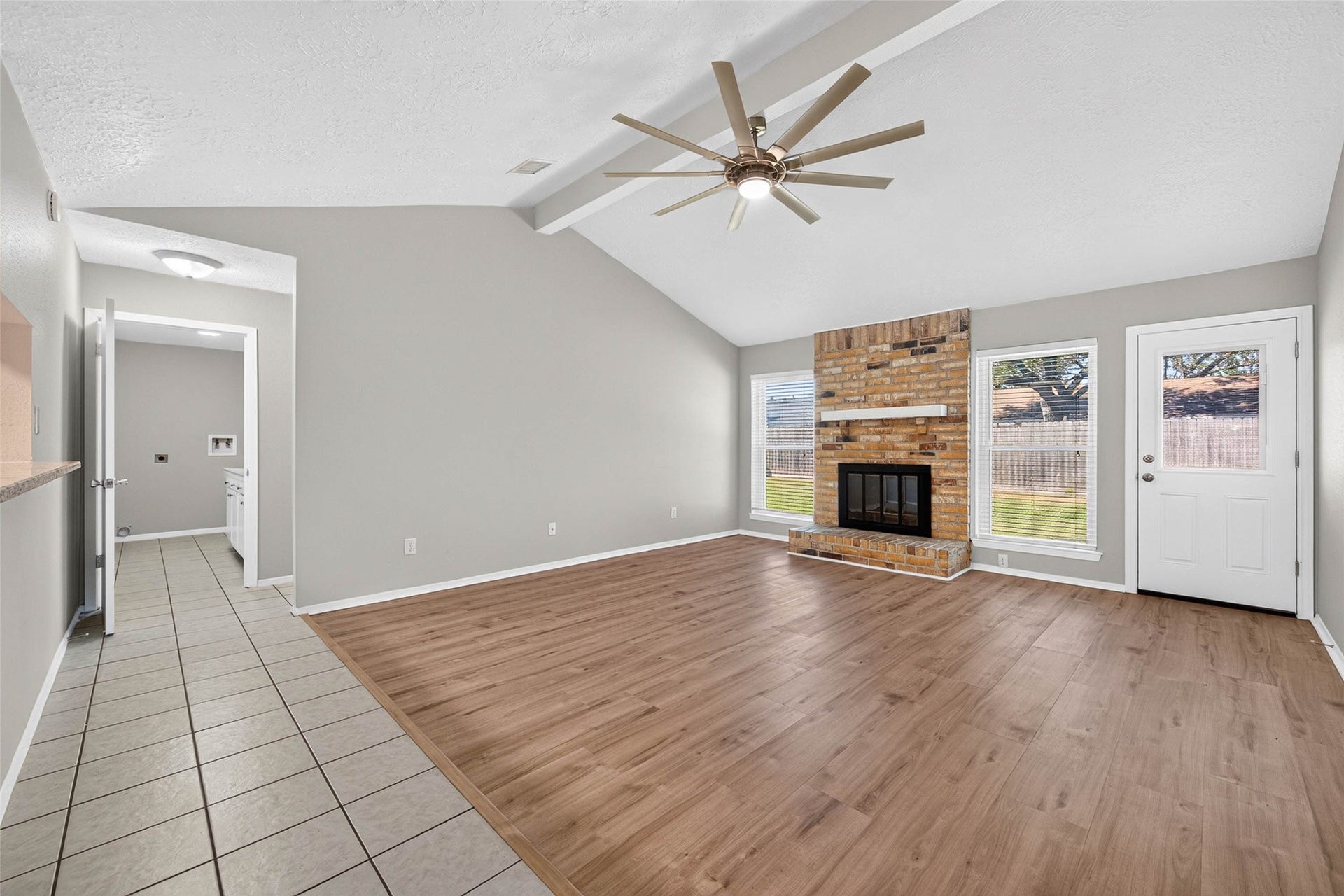 9809 Hummingbird Street, La Porte, TX 77571 9809 Hummingbird Street, La Porte, TX 77571