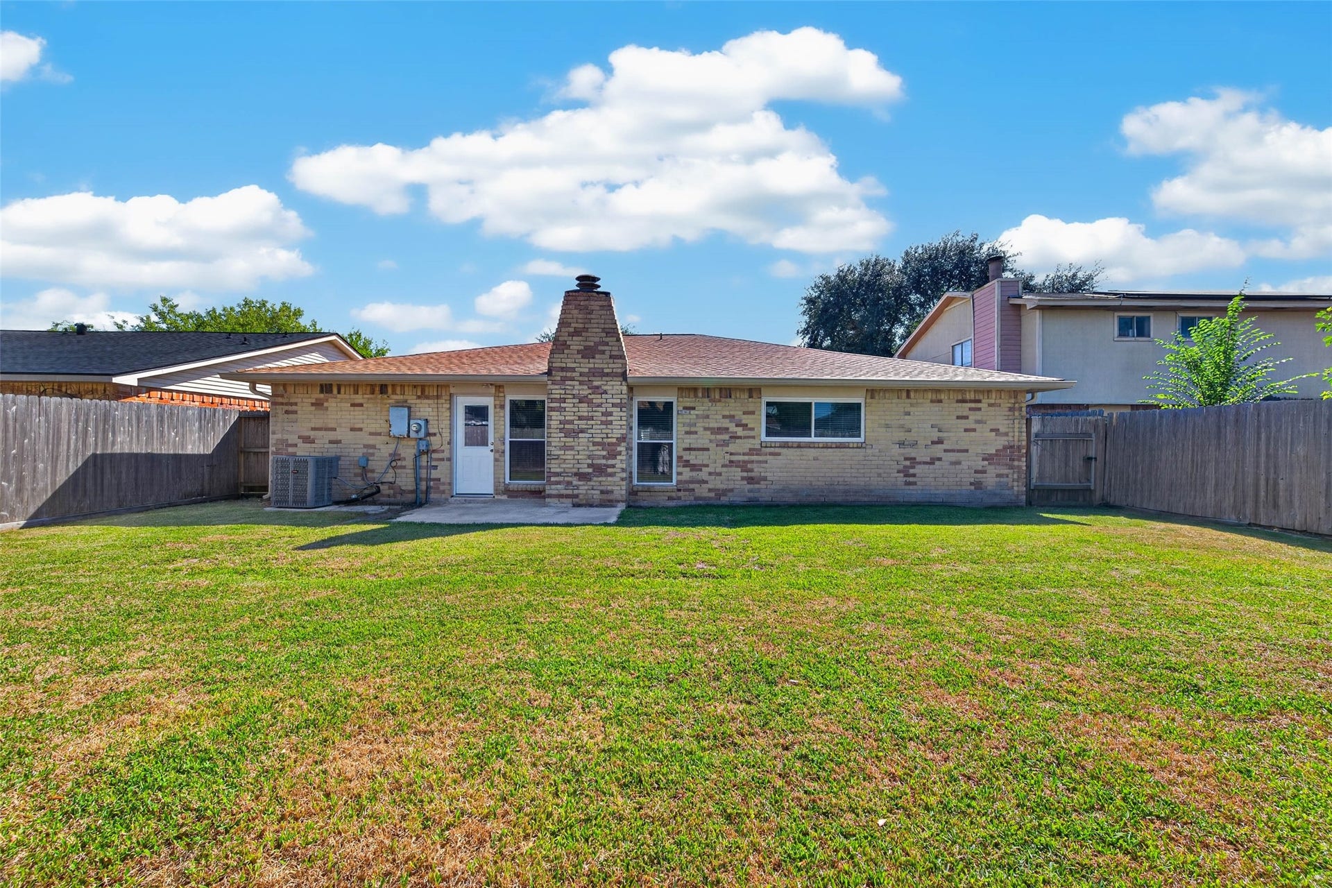 9809 Hummingbird Street, La Porte, TX 77571 9809 Hummingbird Street, La Porte, TX 77571