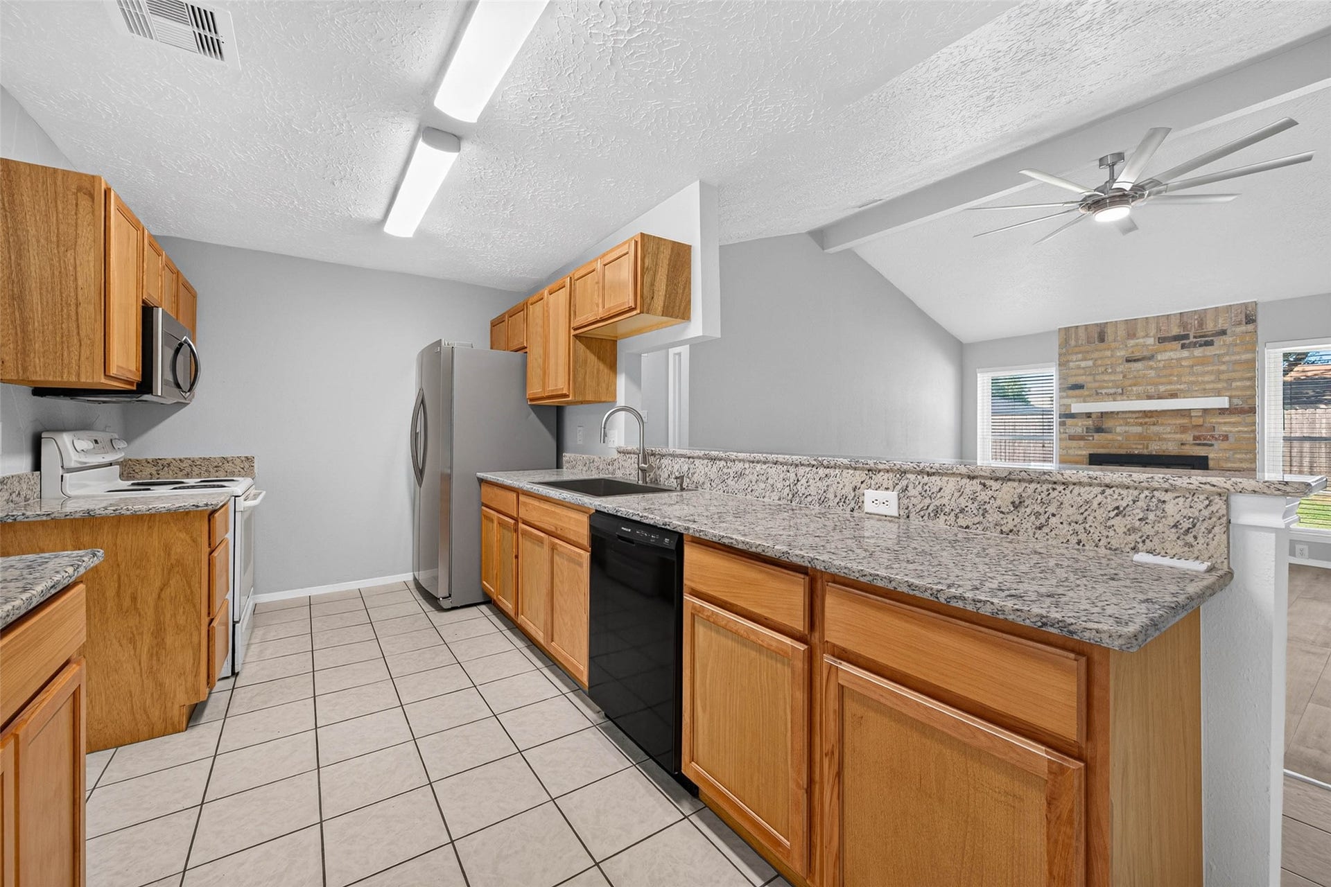 9809 Hummingbird Street, La Porte, TX 77571 9809 Hummingbird Street, La Porte, TX 77571