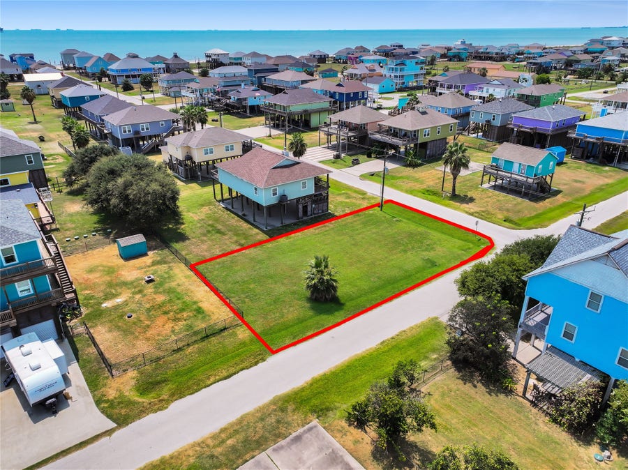 Property photo for 882 Gulfview Drive, Crystal Beach, TX