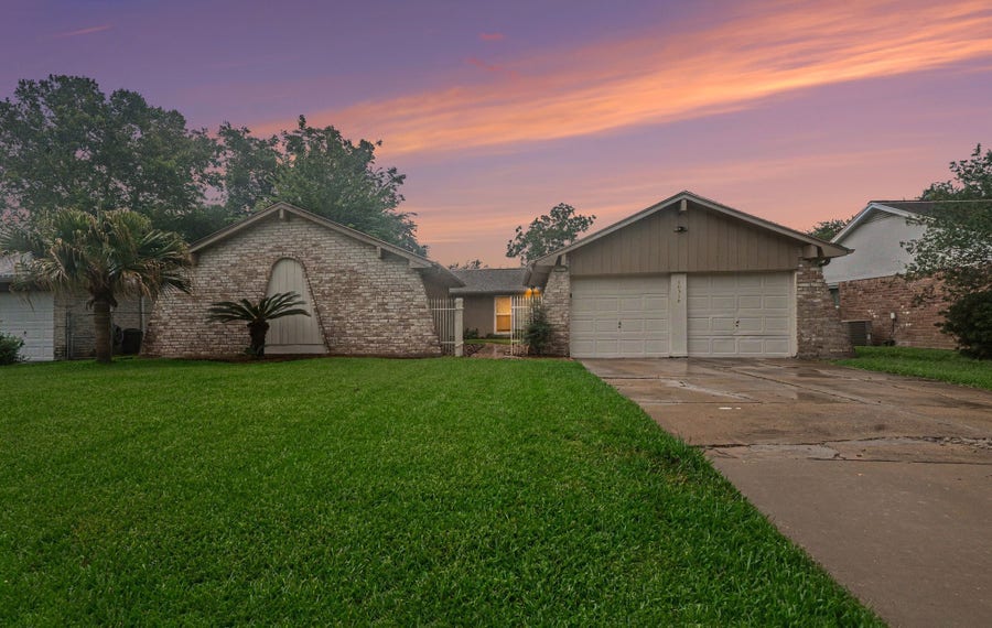 Property photo for 16318 Blackhawk Boulevard, Friendswood, TX