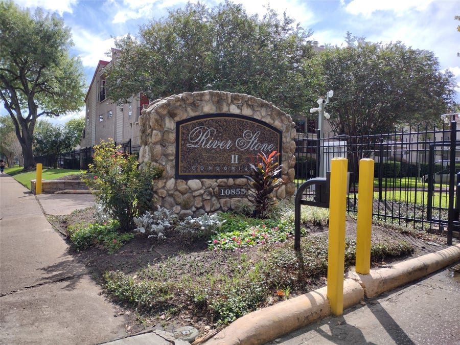 Property photo for 10855 Meadowglen Lane, #601, Houston, TX