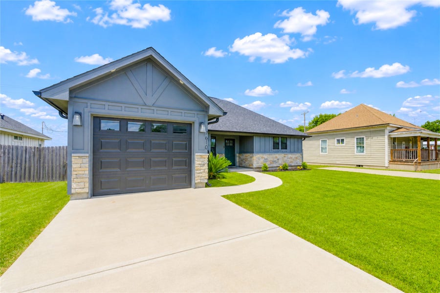 Property photo for 7610 Avenue G, Beasley, TX