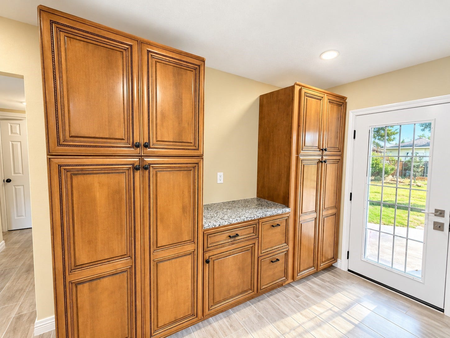 3806 Marquita Lane, Houston, TX 77039 Pantry and coffee bar