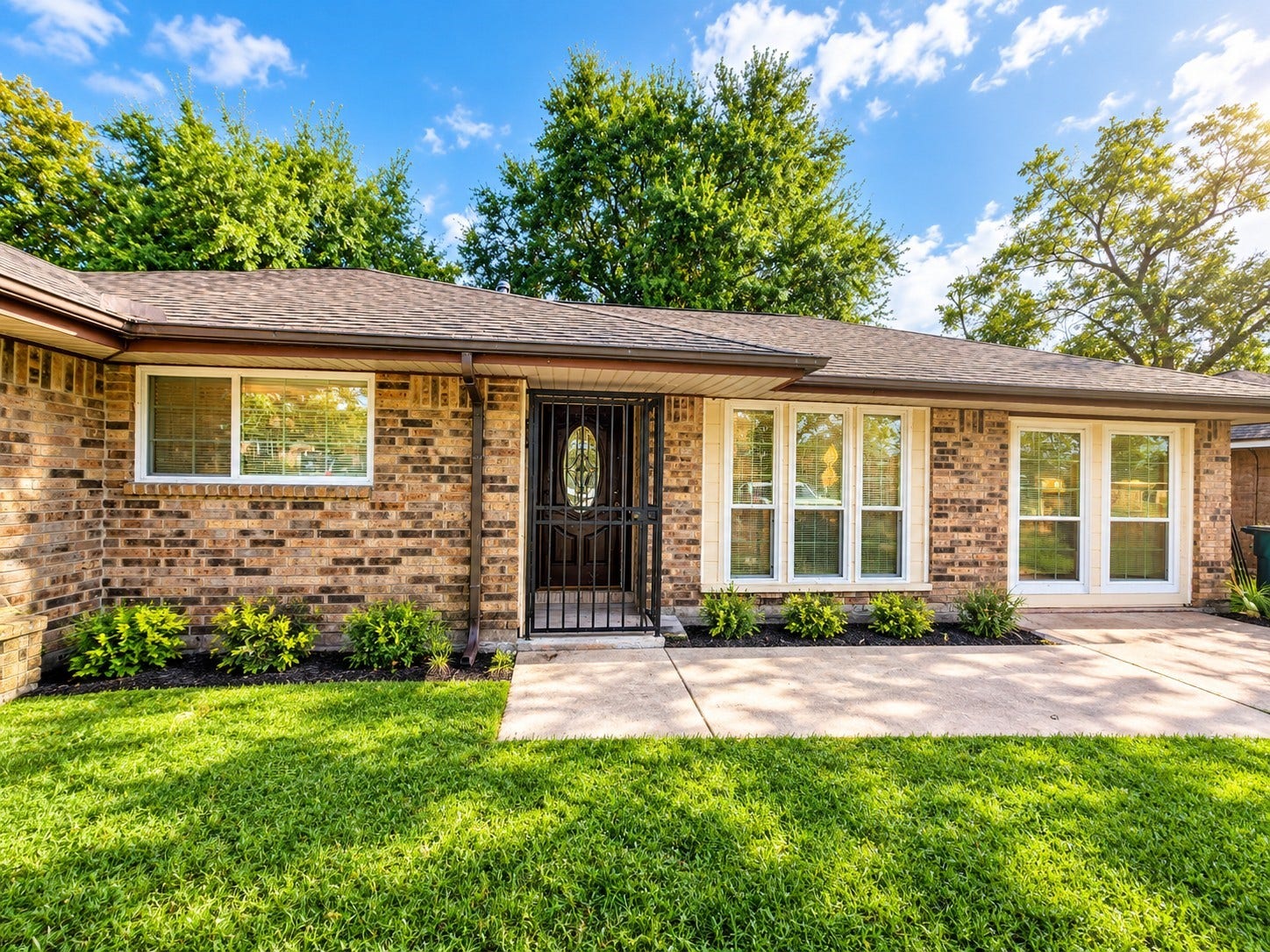 3806 Marquita Lane, Houston, TX 77039 New windows