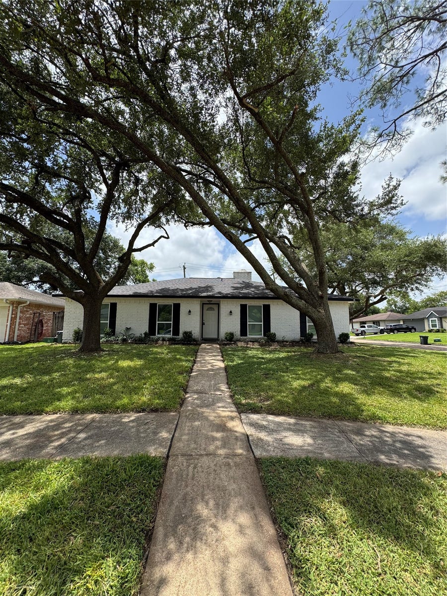 Property photo for 16602 David Glen Drive, Friendswood, TX