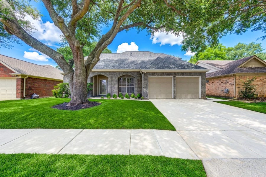 Property photo for 4754 Wynnview Drive, Friendswood, TX
