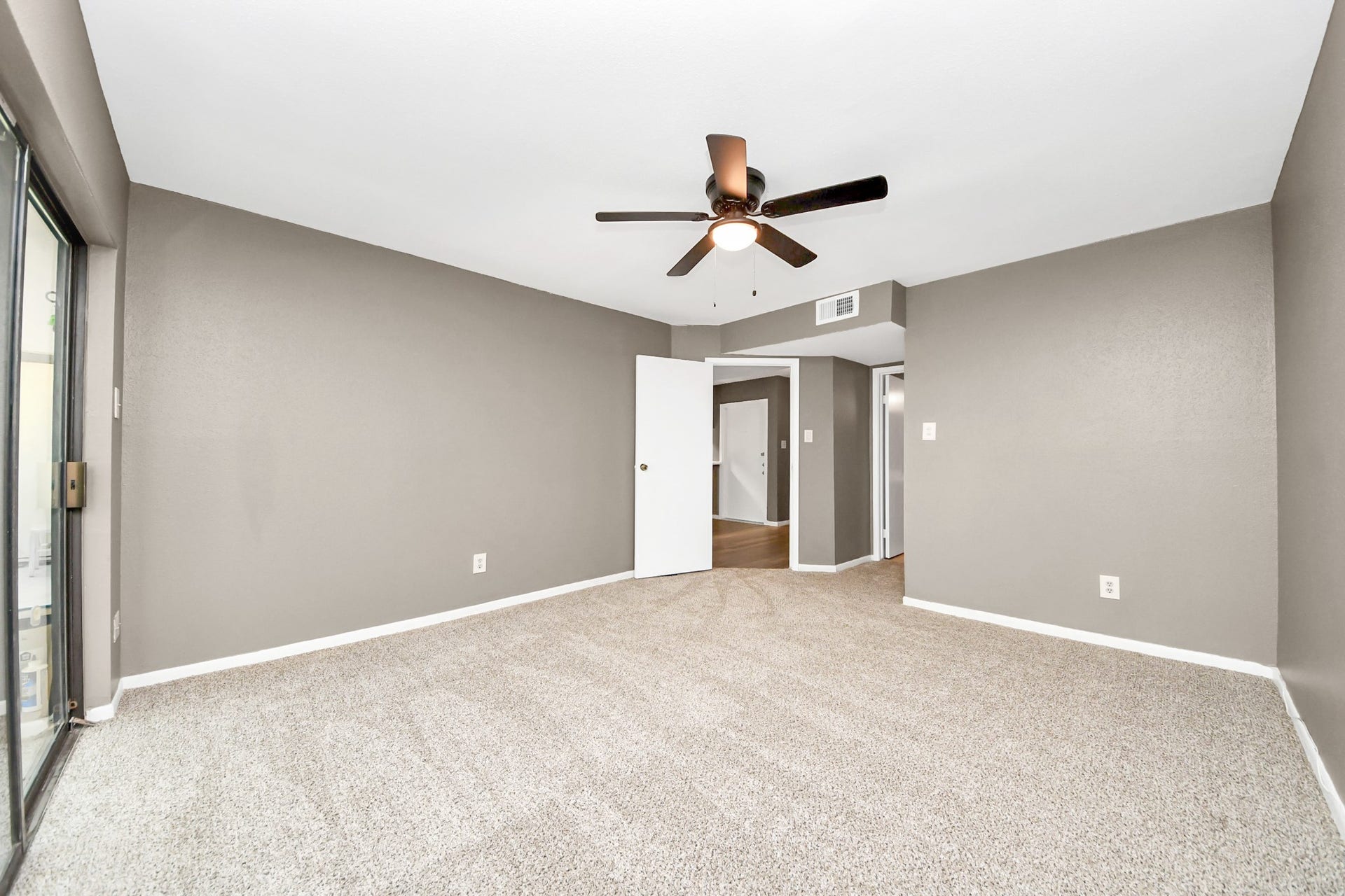 3105 Walnut Bend Ln, #32, Houston, TX 77042