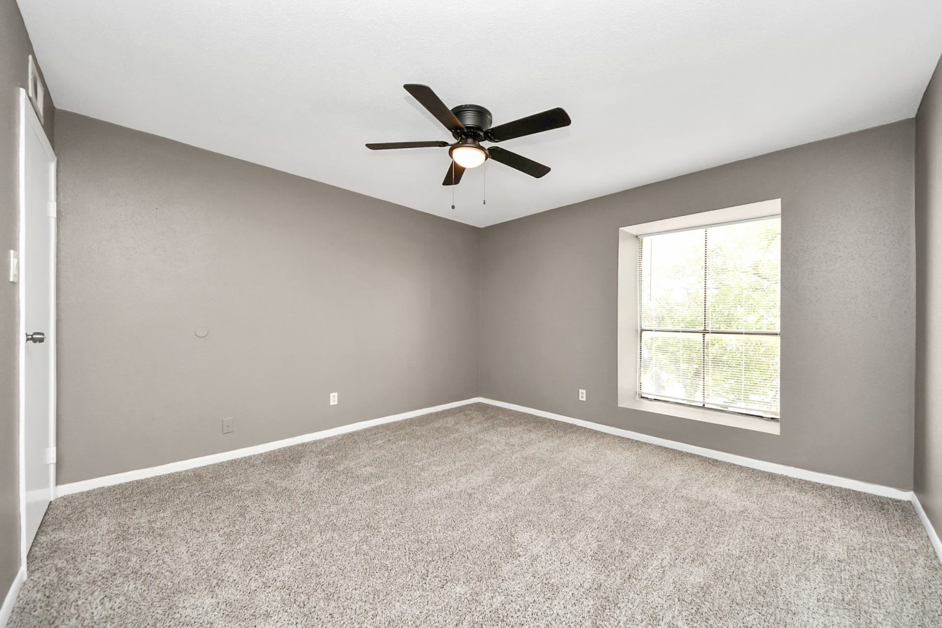 3105 Walnut Bend Ln, #32, Houston, TX 77042