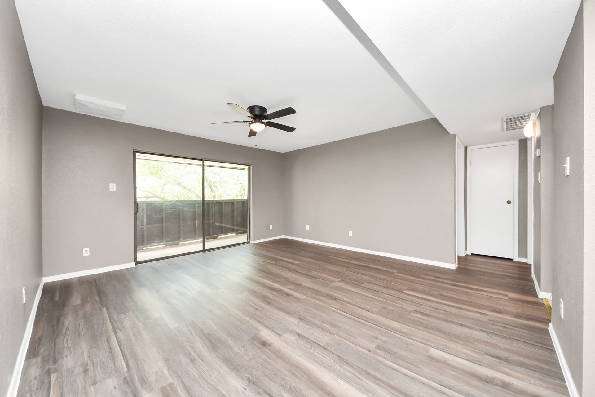 3105 Walnut Bend Ln, #32, Houston, TX 77042