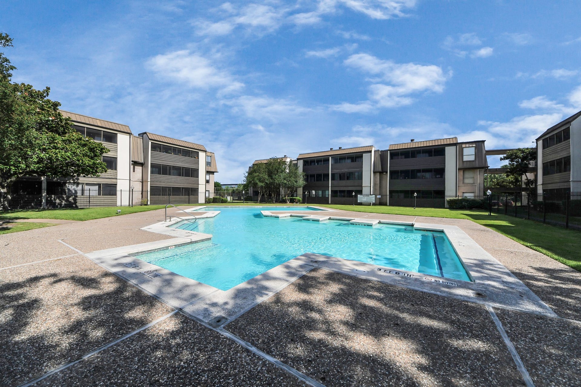 3105 Walnut Bend Ln, #32, Houston, TX 77042