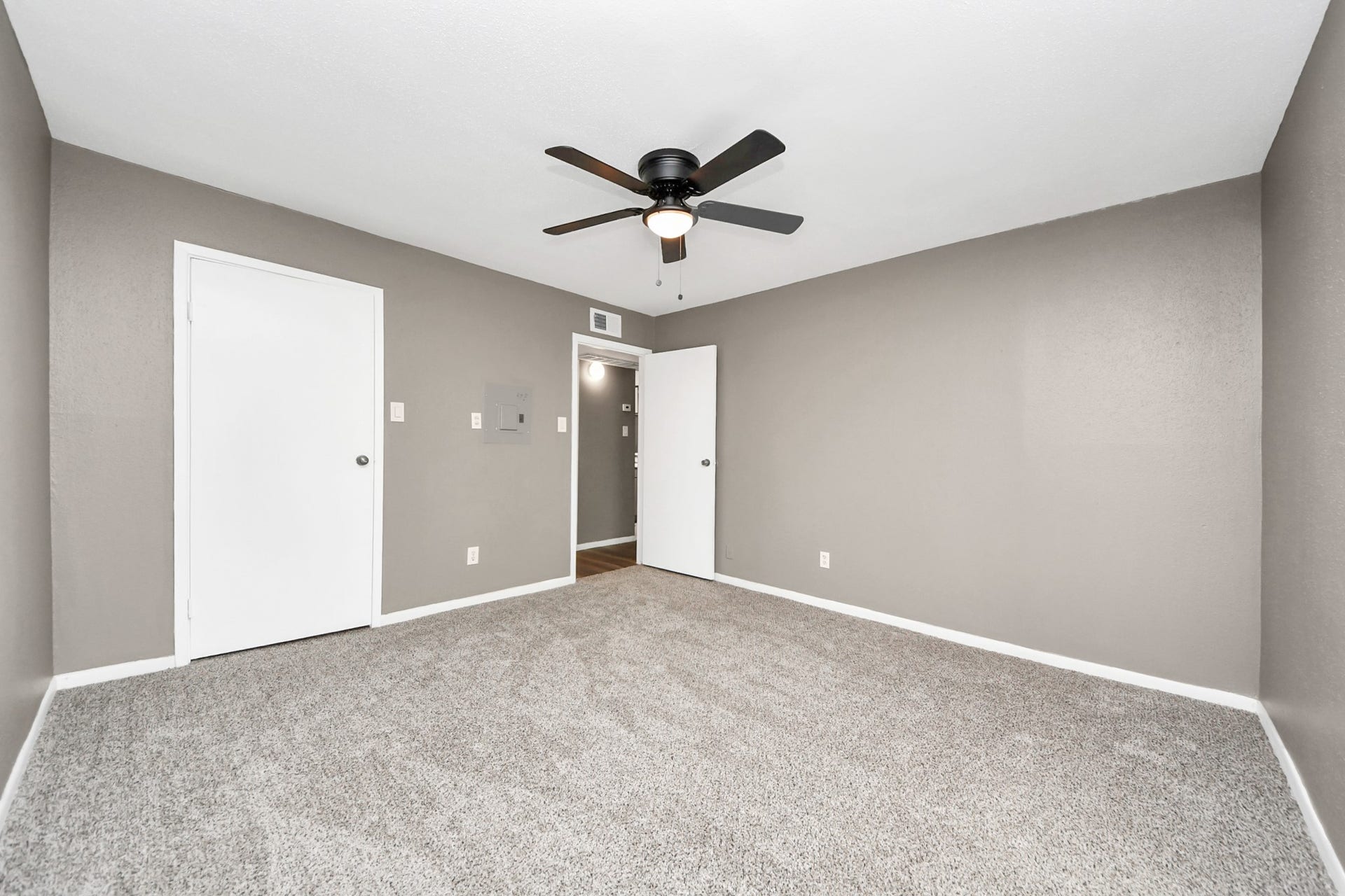 3105 Walnut Bend Ln, #32, Houston, TX 77042